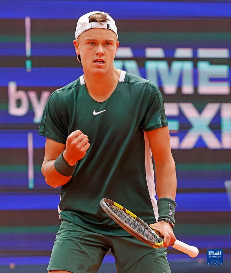 等足球明星 等足球明星